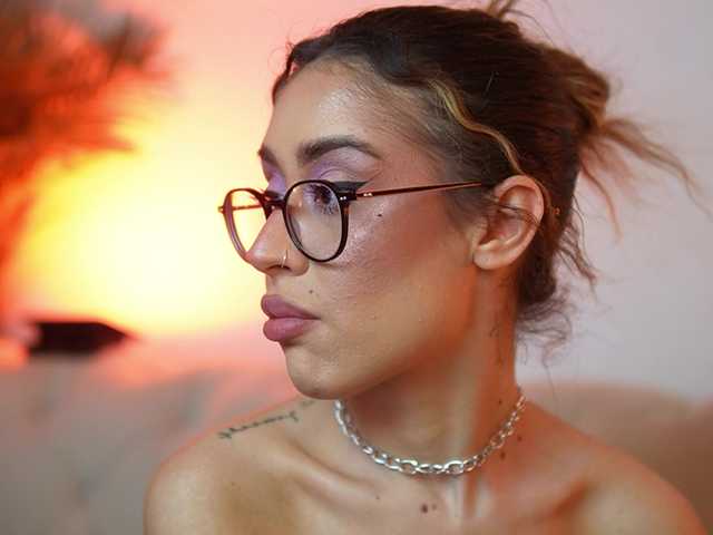 AileenKiss live cam on BongaCams