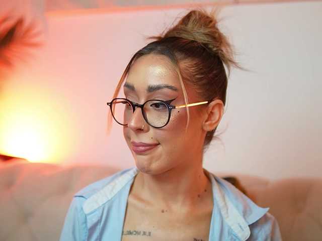 AileenKiss live cam on BongaCams