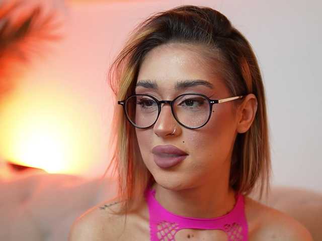 AileenKiss live cam on BongaCams