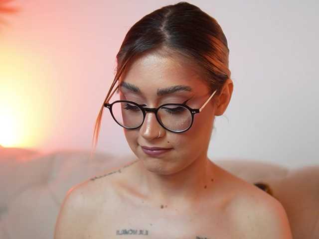 AileenKiss live cam on BongaCams