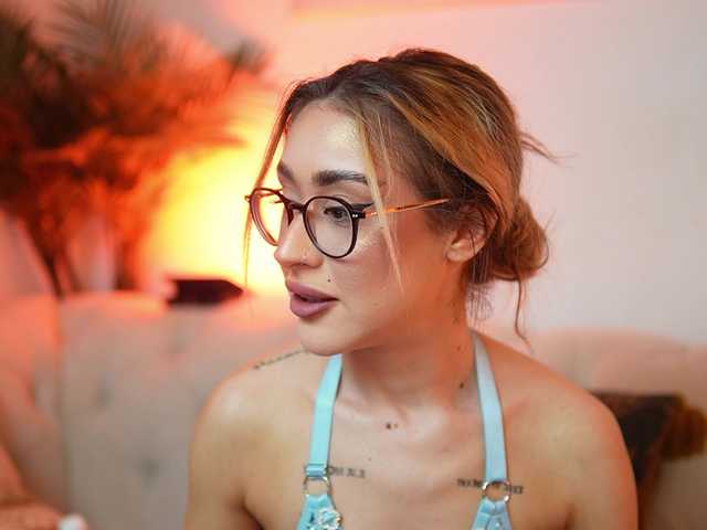 AileenKiss live cam on BongaCams