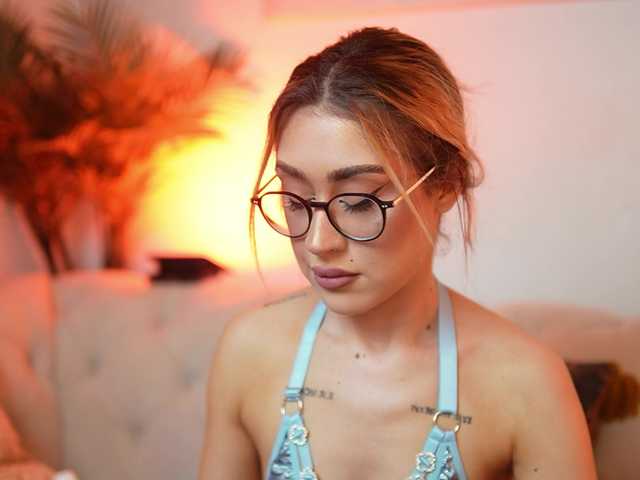 AileenKiss live cam on BongaCams
