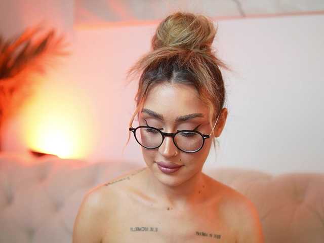 AileenKiss live cam on BongaCams