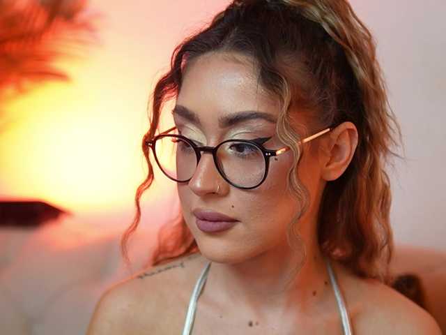 AileenKiss live cam on BongaCams