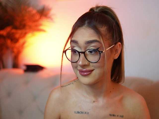 AileenKiss live cam on BongaCams