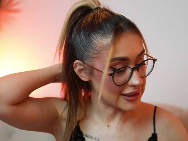 AileenKiss live cam on BongaCams