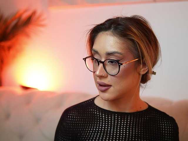 AileenKiss live cam on BongaCams