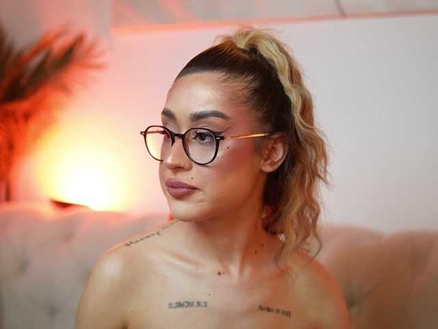 AileenKiss live cam on BongaCams