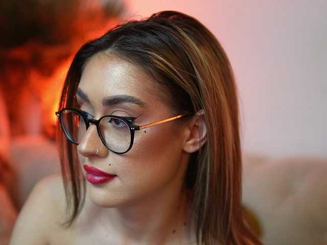 AileenKiss's BongaCams show and profile