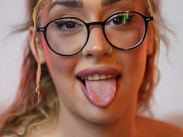 AileenKiss live cam on BongaCams