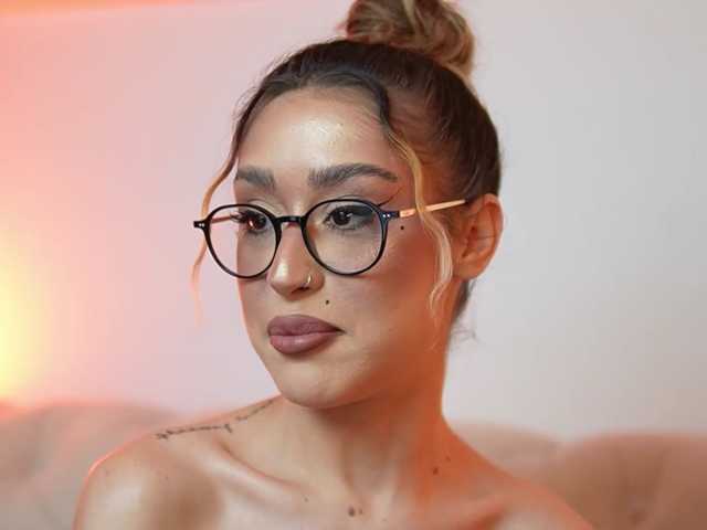AileenKiss live cam on BongaCams