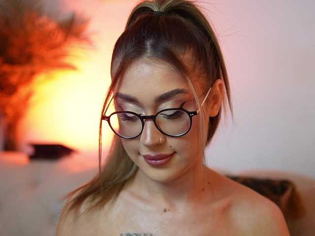 AileenKiss live cam on BongaCams