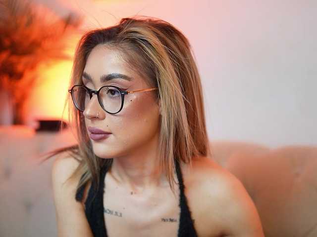 AileenKiss live cam on BongaCams
