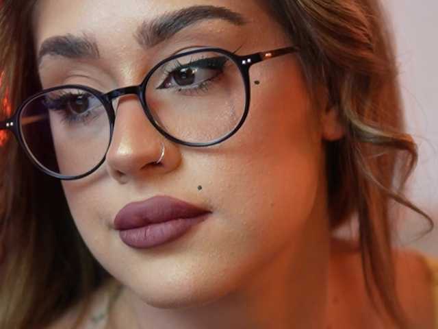 AileenKiss's BongaCams show and profile