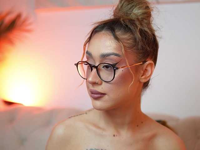 AileenKiss live cam on BongaCams