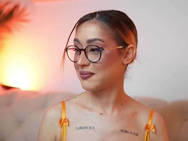 AileenKiss live cam on BongaCams