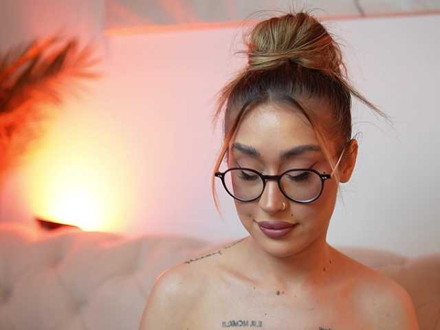 AileenKiss live cam on BongaCams