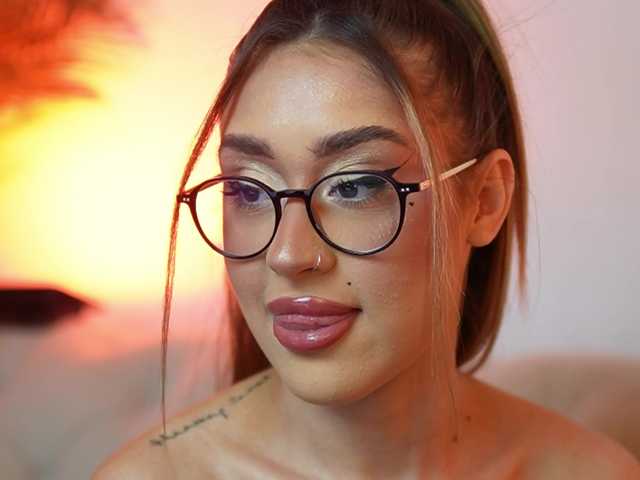 AileenKiss live cam on BongaCams