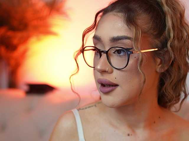 AileenKiss live cam on BongaCams