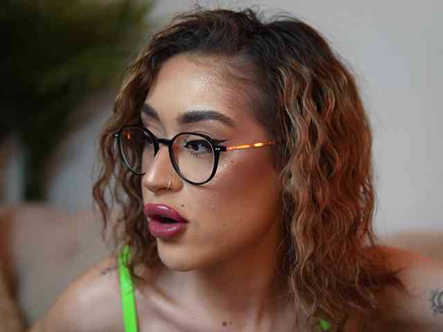 AileenKiss webcam