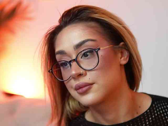 AileenKiss webcam