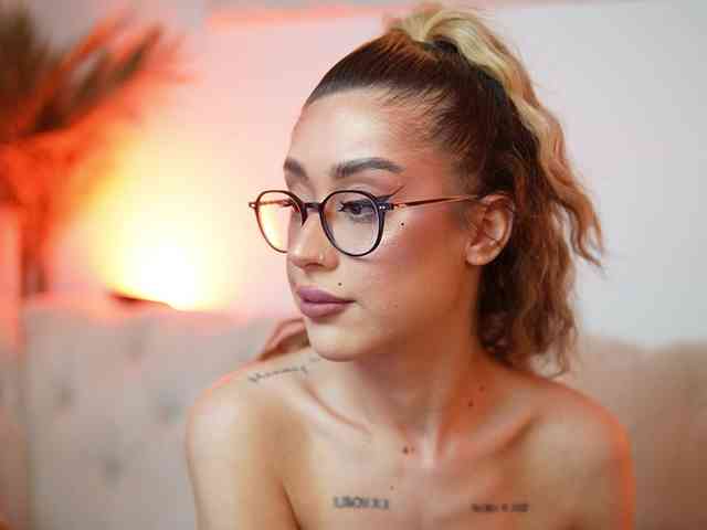 AileenKiss webcam