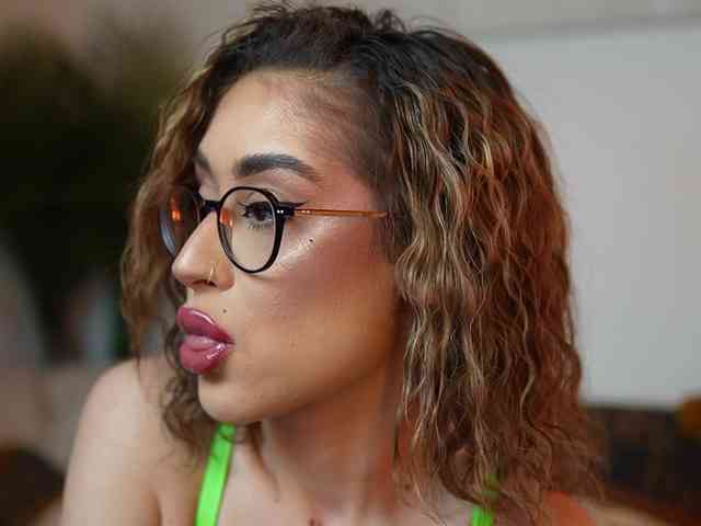 AileenKiss webcam