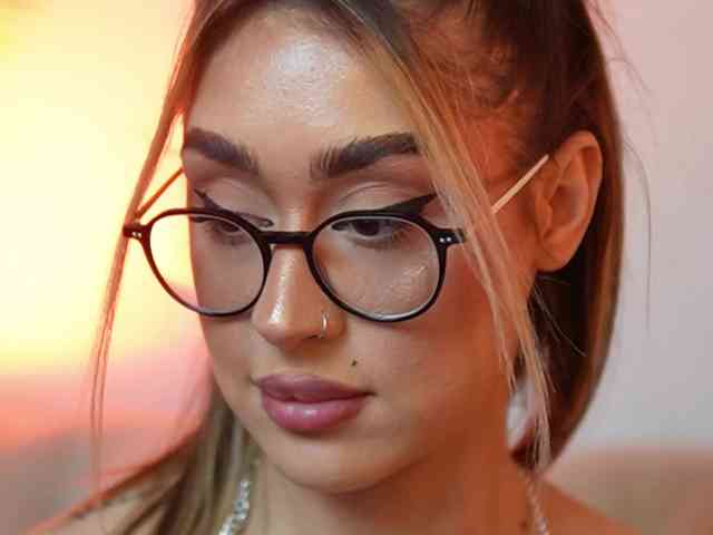 AileenKiss webcam