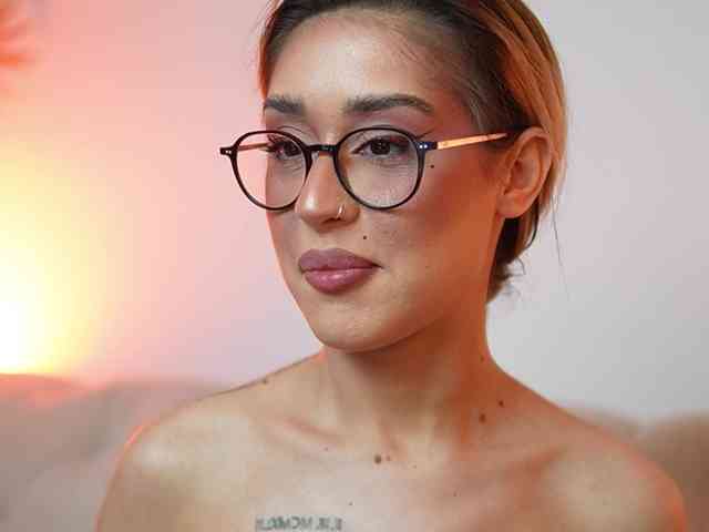 AileenKiss webcam