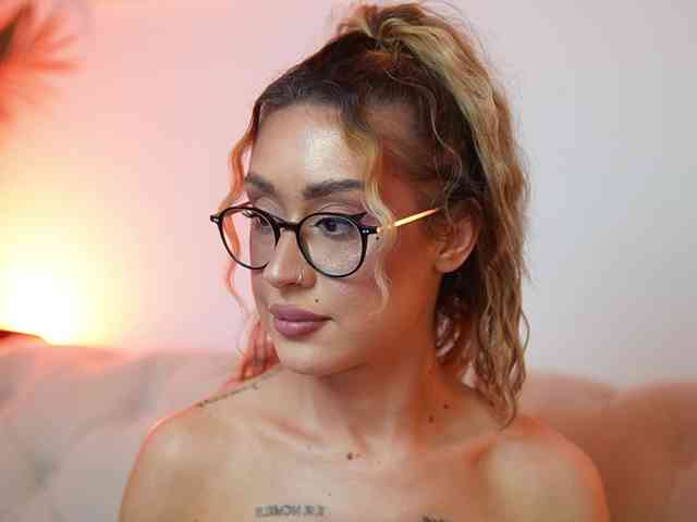 AileenKiss webcam