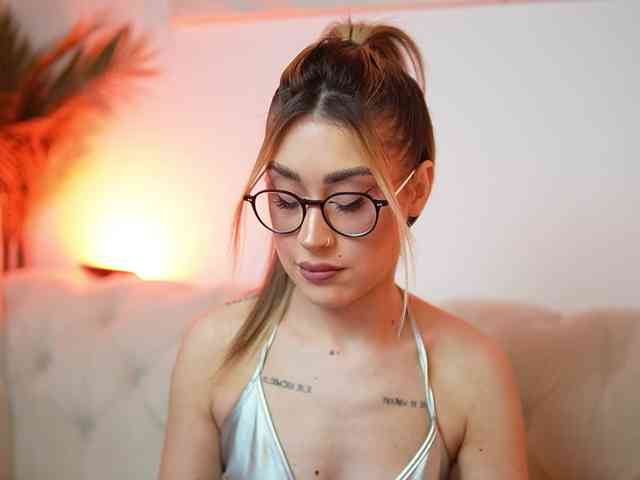 AileenKiss webcam