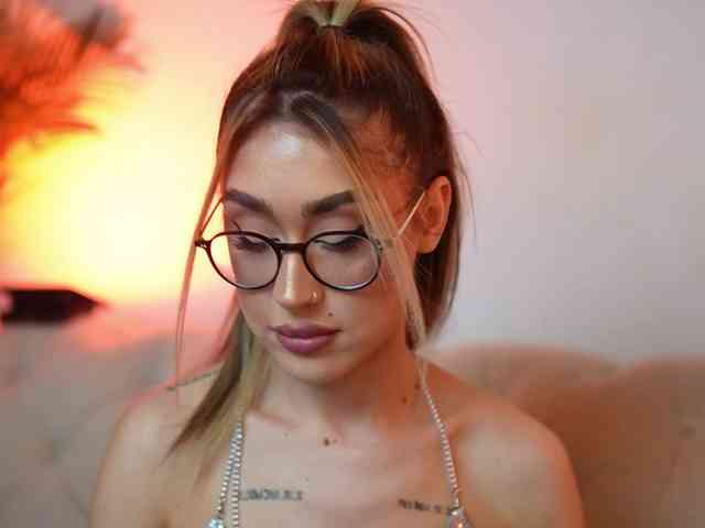 Model: AileenKiss