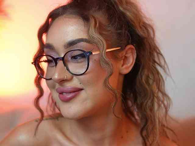 Model: AileenKiss