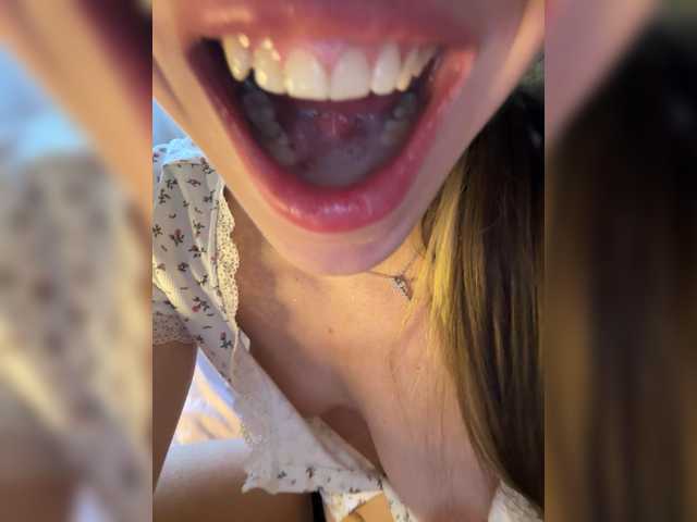 le modèle Karinmagery est en webcam porno dans un show sur le site bongacams, il possède les tags suivants: White/Caucasian,Brunette,Shaved