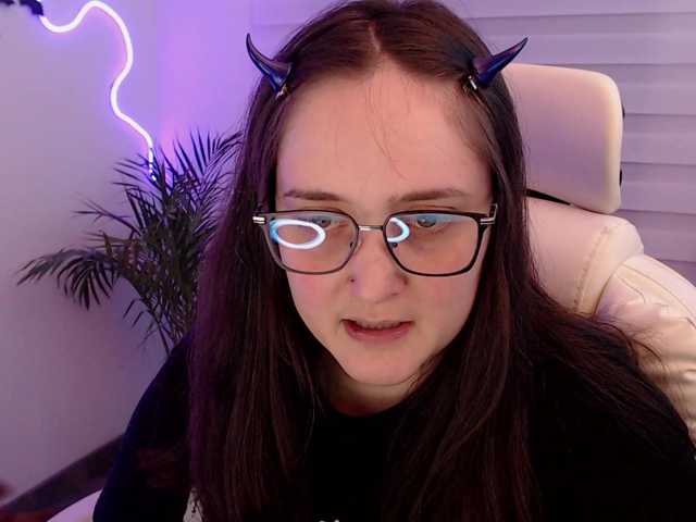 Live room thumbnail for Fallenag666