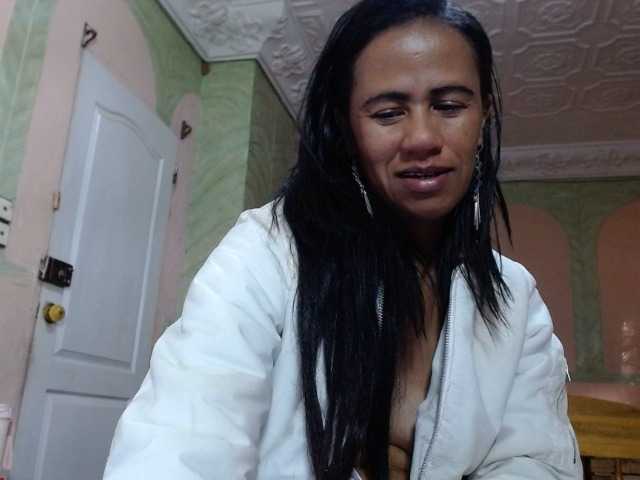 Rnathalie live cam on BongaCams