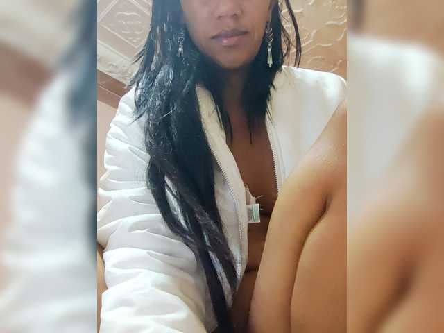 Rnathalie live cam on BongaCams