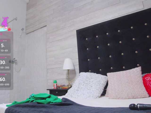 Ella-Lizzie's BongaCams show and profile