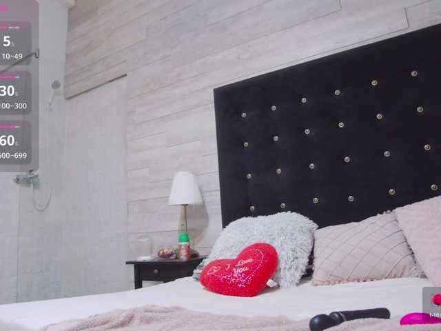 Ella-Lizzie live cam on BongaCams
