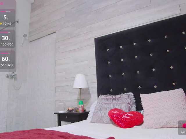 Ella-Lizzie live webcam show