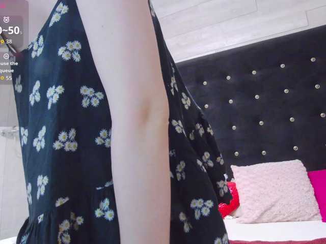 Ella-Lizzie live cam on BongaCams