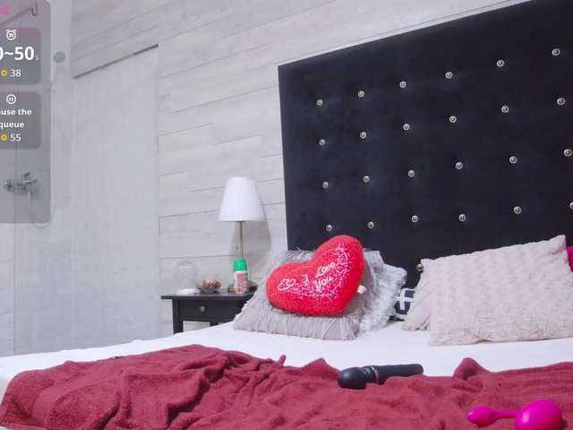 Ella-Lizzie live cam