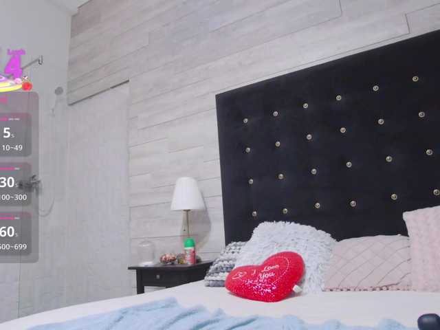 Ella-Lizzie live cam on BongaCams