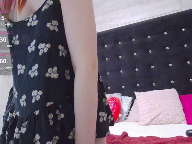 Ella-Lizzie live cam on BongaCams