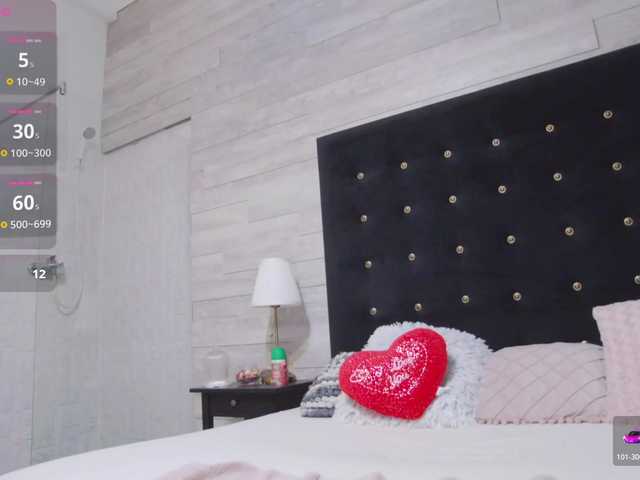 Ella-Lizzie live cam on BongaCams