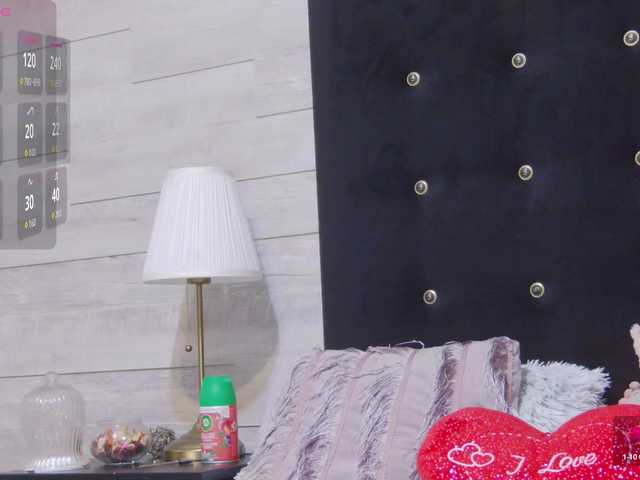 Ella-Lizzie live cam on BongaCams
