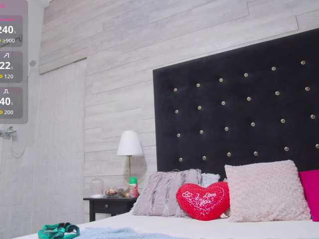 Ella-Lizzie live cam on BongaCams