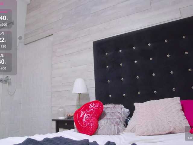 Ella-Lizzie live cam on 