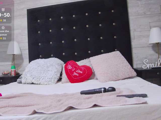 Ella-Lizzie live cam on BongaCams