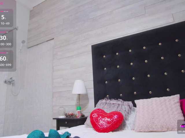 Ella-Lizzie live cam on BongaCams